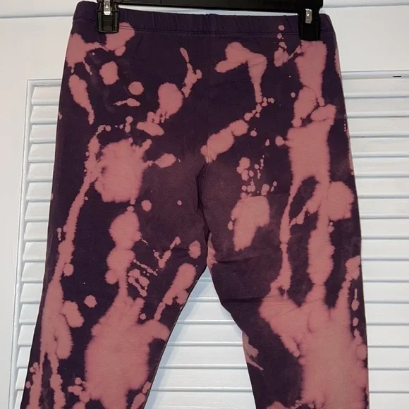 Bleach Dye Capri Leggings - Picture 7 of 9